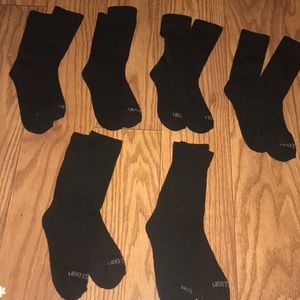 6 pairs of NEVER WORN size 4-10 socks